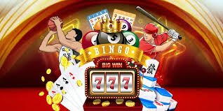 h505 စလော့ Slot Games Myanmar ကစားသူ Smartphone ဖြင့် ကစားနေသောပုံ